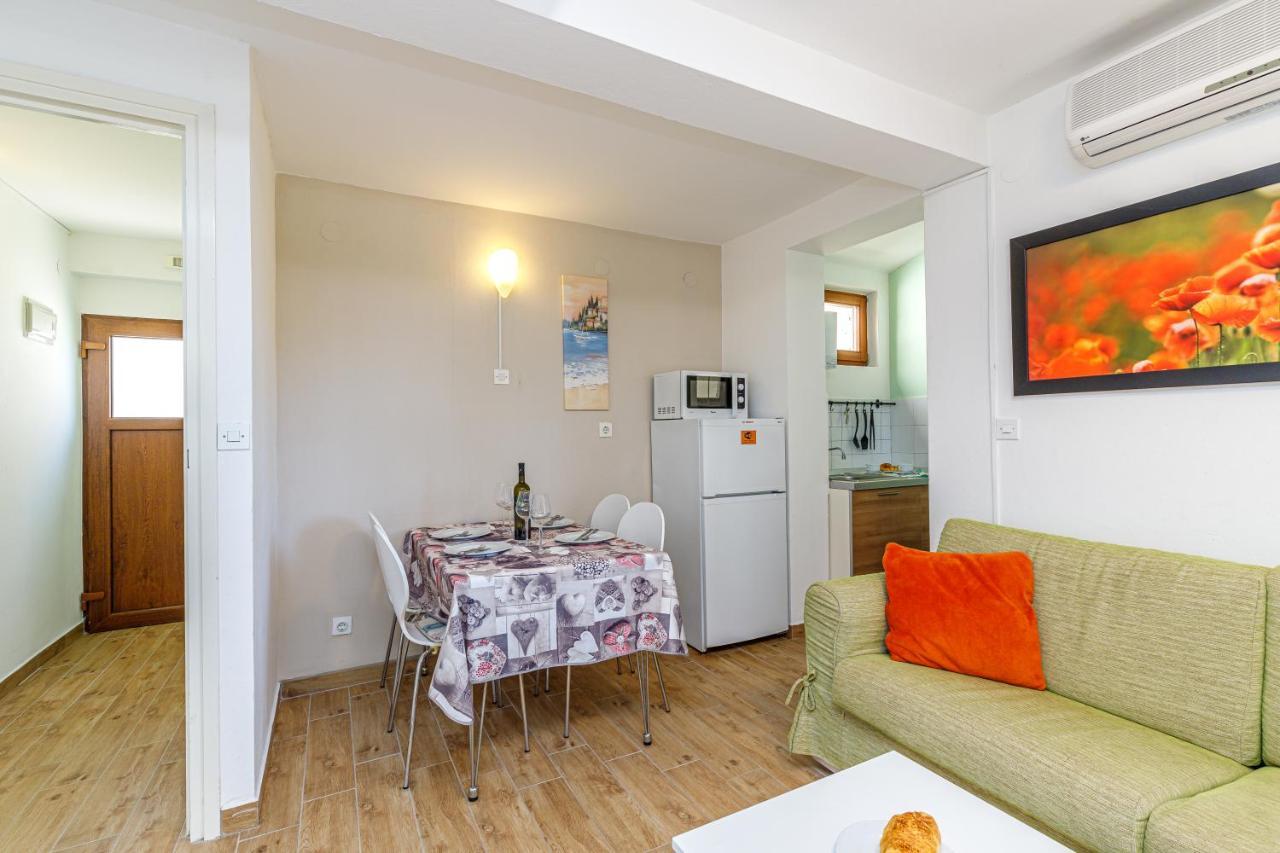Al Mare Apartments Rovinj Exterior photo